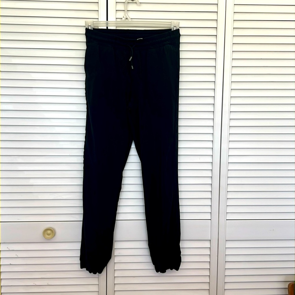 Ivivva by Lululemon Black Joggers - Kids size 14 - Excellent Used Condition